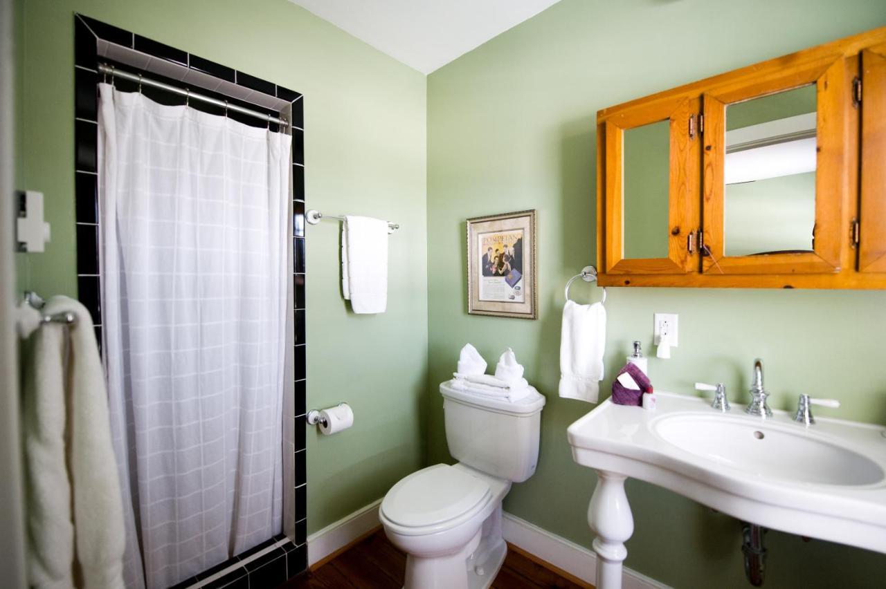 Bed and Breakfast Hopkins Ordinary Bed, Breakfast And Ale Works Sperryville Экстерьер фото